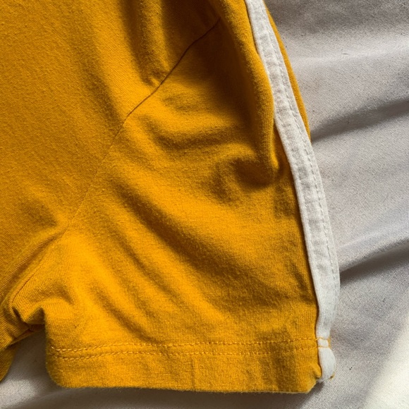 A crop top - Picture 3 of 3